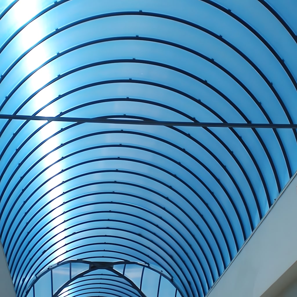 Modern roof with multiwall polycarbonate system